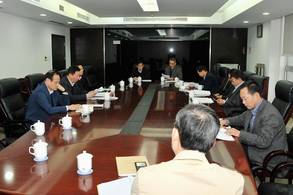 省住房城鄉(xiāng)建設(shè)廳黨組書(shū)記顧小平主持召開(kāi)廳黨組會(huì)議，專題學(xué)習(xí)黨的十八屆六中全會(huì)精神